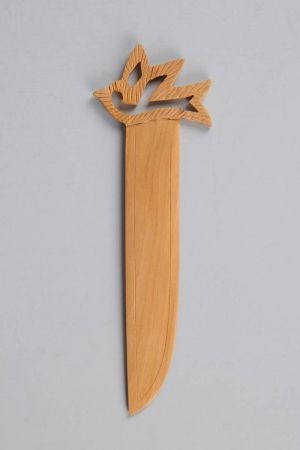 Awoora Leaf Motif Pen Stand