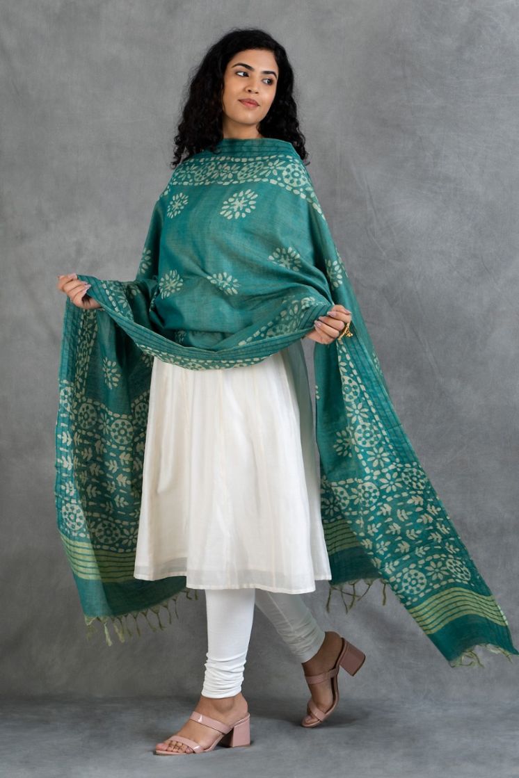 Add Colour To White Churidaar With A Colourful And Stylish Dupatta! – South  India Fashion